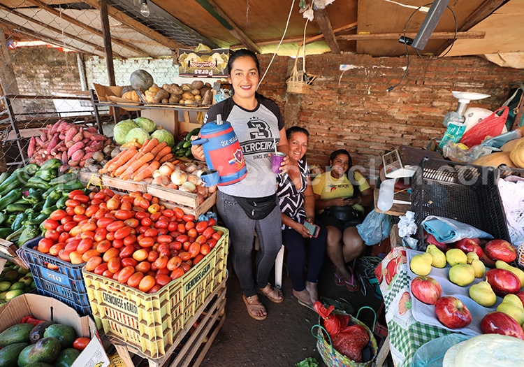 Marché de fruits et légumes, Abasto, Ciudad del Este, Paraguay Marché de fruits et légumes, Abasto, Ciudad del Este, Paraguay