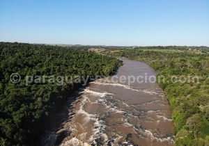 Fleuve Río Monday au Paraguay