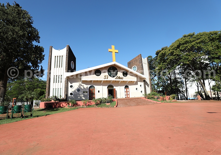 Cathédrale San Blas, Ciudad del Este, Paraguay Cathédrale San Blas, Ciudad del Este, Paraguay