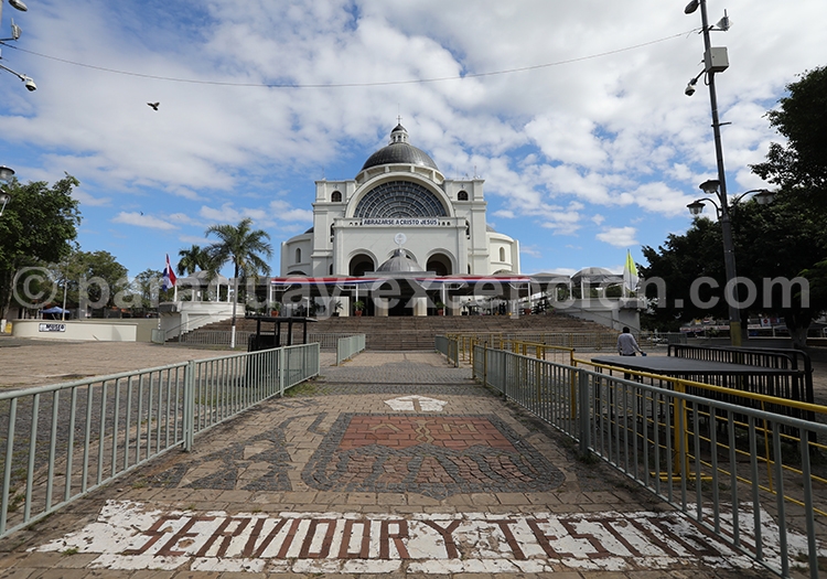 1-Basilique-de-Caacupé-Paraguay