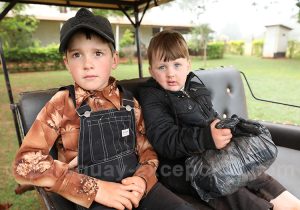 Jour d'école pour ces enfants mennonites Jour d'école pour ces enfants mennonites