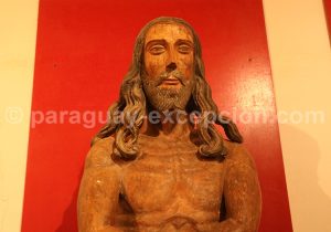 Sculpture en bois du Christ