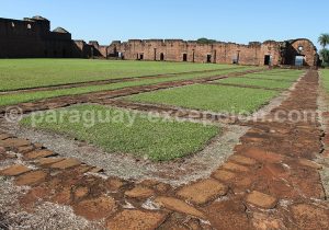 Visite des ruines jésuites, région d'Yvy
