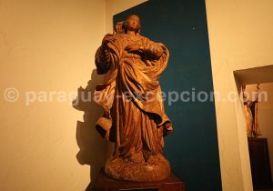 Collection de statues religieuses