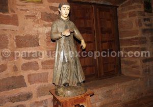 Statues en bois des différents Saints