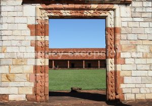 Porte principale, réduction jésuite