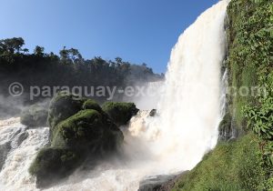 Cascade des Saltos del Monday au Paraguay