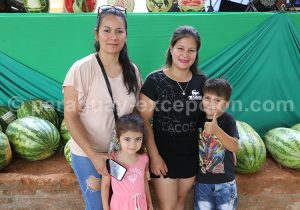 Famille paraguayenne, fête de la pastêque Famille paraguayenne, fête de la pastêque