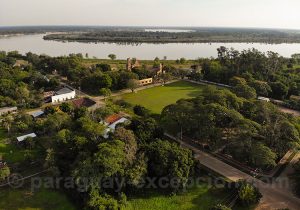 Vue panoramique de Humaitá et son église