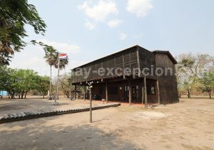 Estación Los Tres Gigantes, Chaco Humide.JPG Estación Los Tres Gigantes, Chaco Humide.JPG
