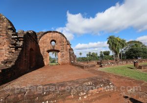 Ruines de la mission jésuite Jesús de Tavarangüé