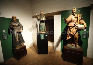 Statues religieuses en bois