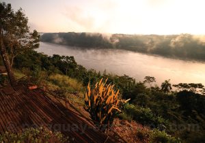 Coucher de soleil, bords du fleuve Paraná