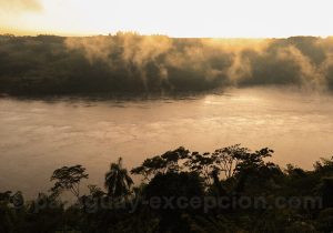 Coucher de soleil, bords du fleuve Paraná