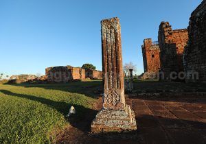 Restes de pilliers, Santisima Trinidad de Parana