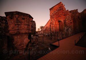 Coucher de soleil, ruines jésuites