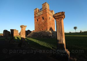 Restes de pilliers, Santisima Trinidad de Parana