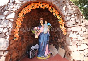 Statue d'une sainte