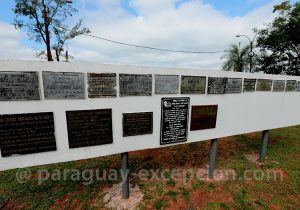 Plaques commémoratives Cerro Cora