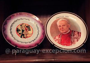 Souvenirs de la visite du Pape au Paraguay