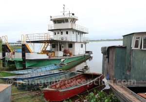 Bateaux au mouillage, río Paraguay